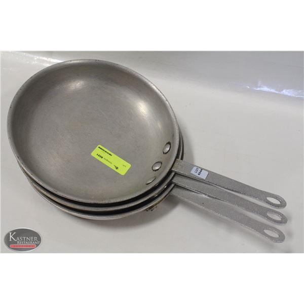 STACK OF THREE 10" THERMALLOY ALUMINUM FRYING PANS