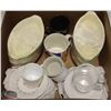 Image 1 : FLAT W/ VARIOUS SAUCERS & POLY OVAL BOWLS