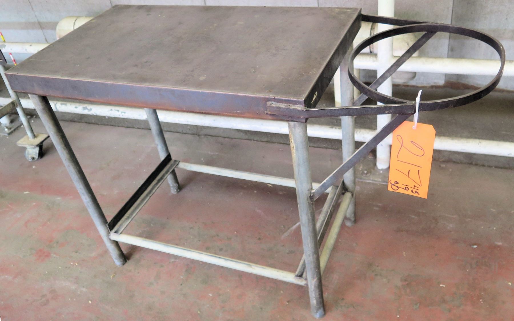 Metal Table w/ Round Attachment 45