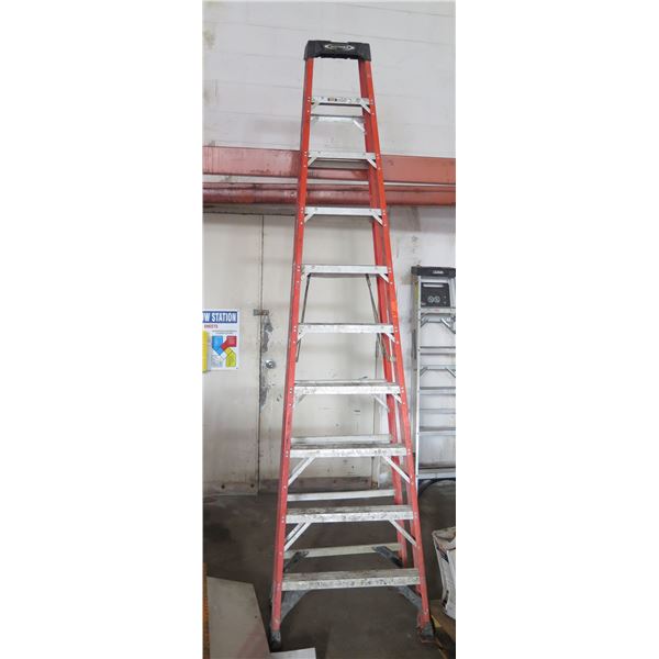 Werner Professional Performance Red Metal Step Ladder