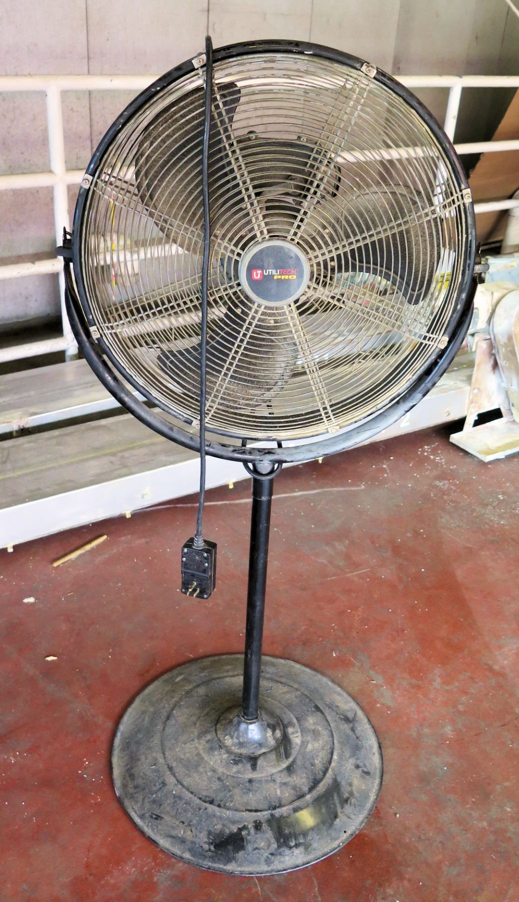 Utilitech Pro Metal Pedestal Warehouse Fan Oahu Auctions Utilitech Pro Metal Pedestal Warehouse Fan Oahu Auctions