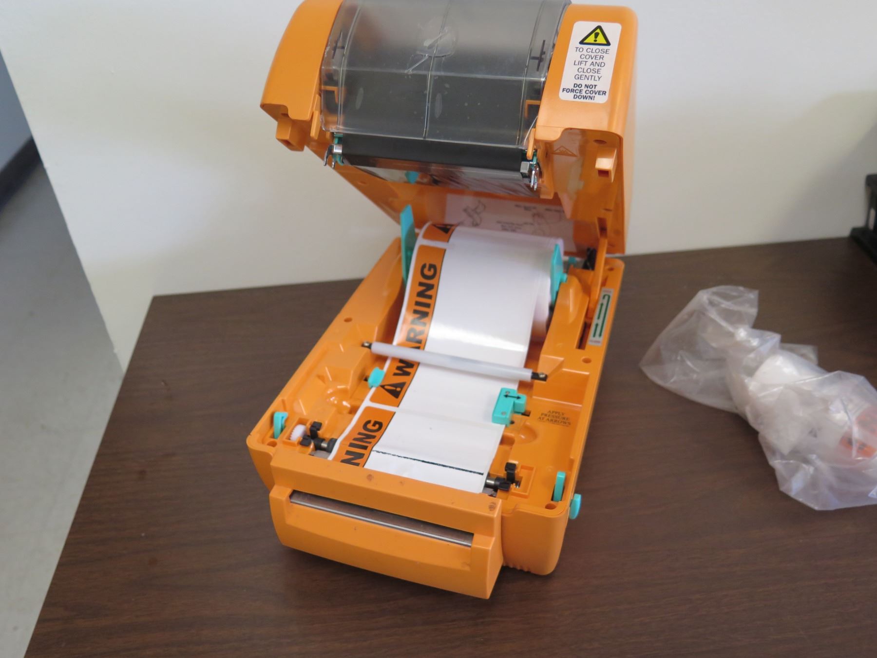 Label Pro Dura Label Pro 300 Industrial Label Printer w/ Roll of Labels