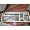 Image 8 : Qty 3 Wyse Computer Monitors w/ 3 Wyse & Dell Keyboards