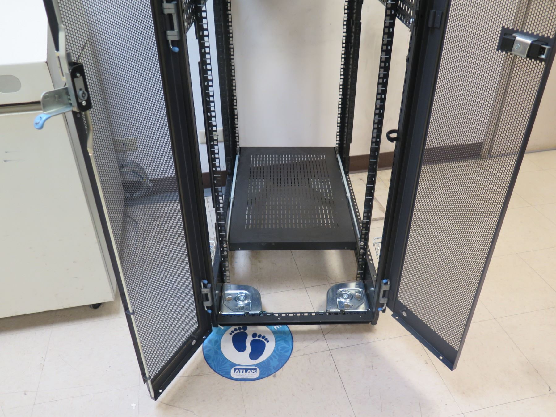 Werk Rudolf DELL PS38S Locking Server Racks 23