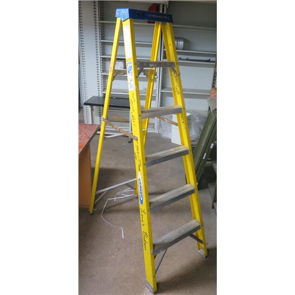 Werner Yellow Type I Heavy Duty/Industrial Use 6' Step Ladder 250 lb. Capacity