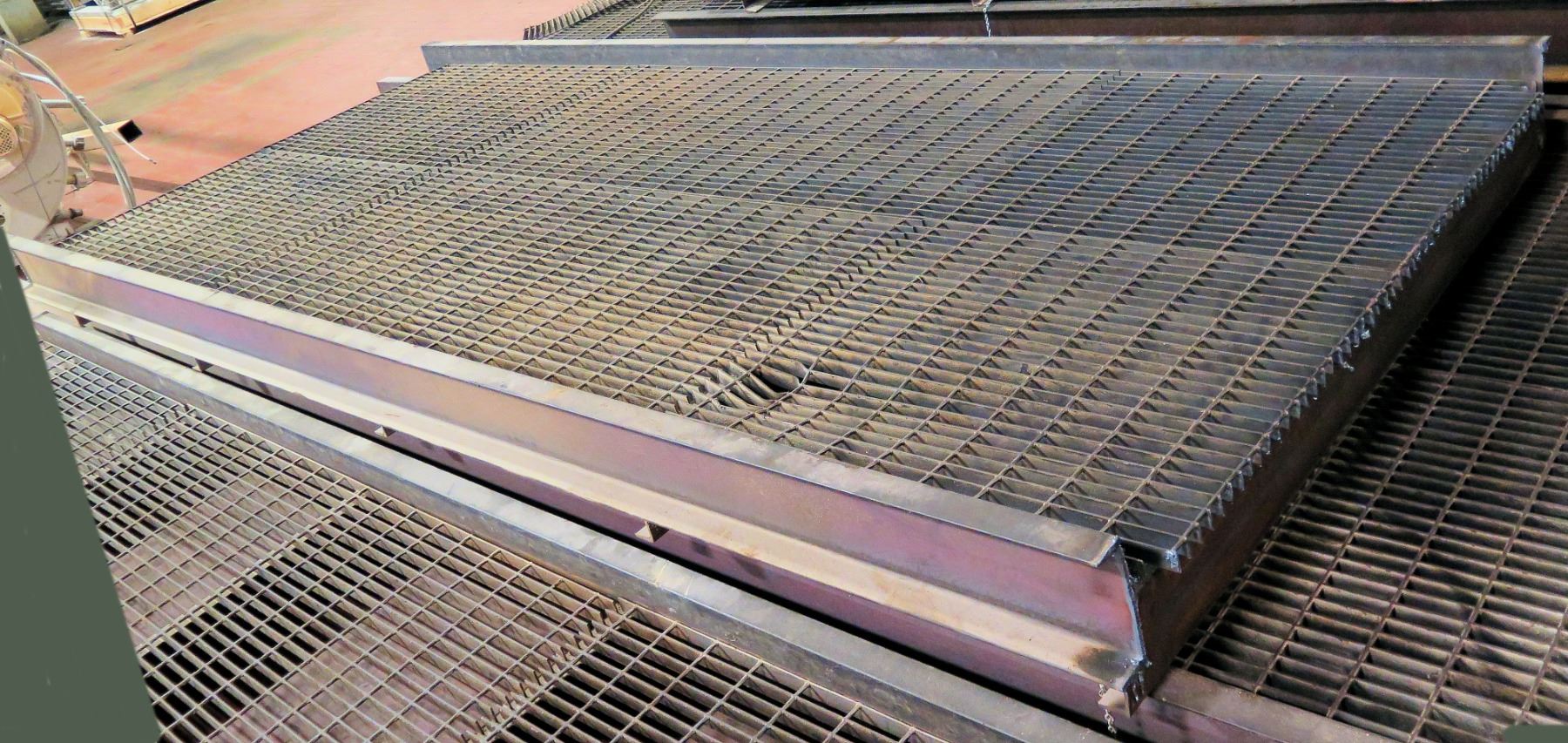 Expanded Metal Wire Mesh Rack on Channel Iron 162