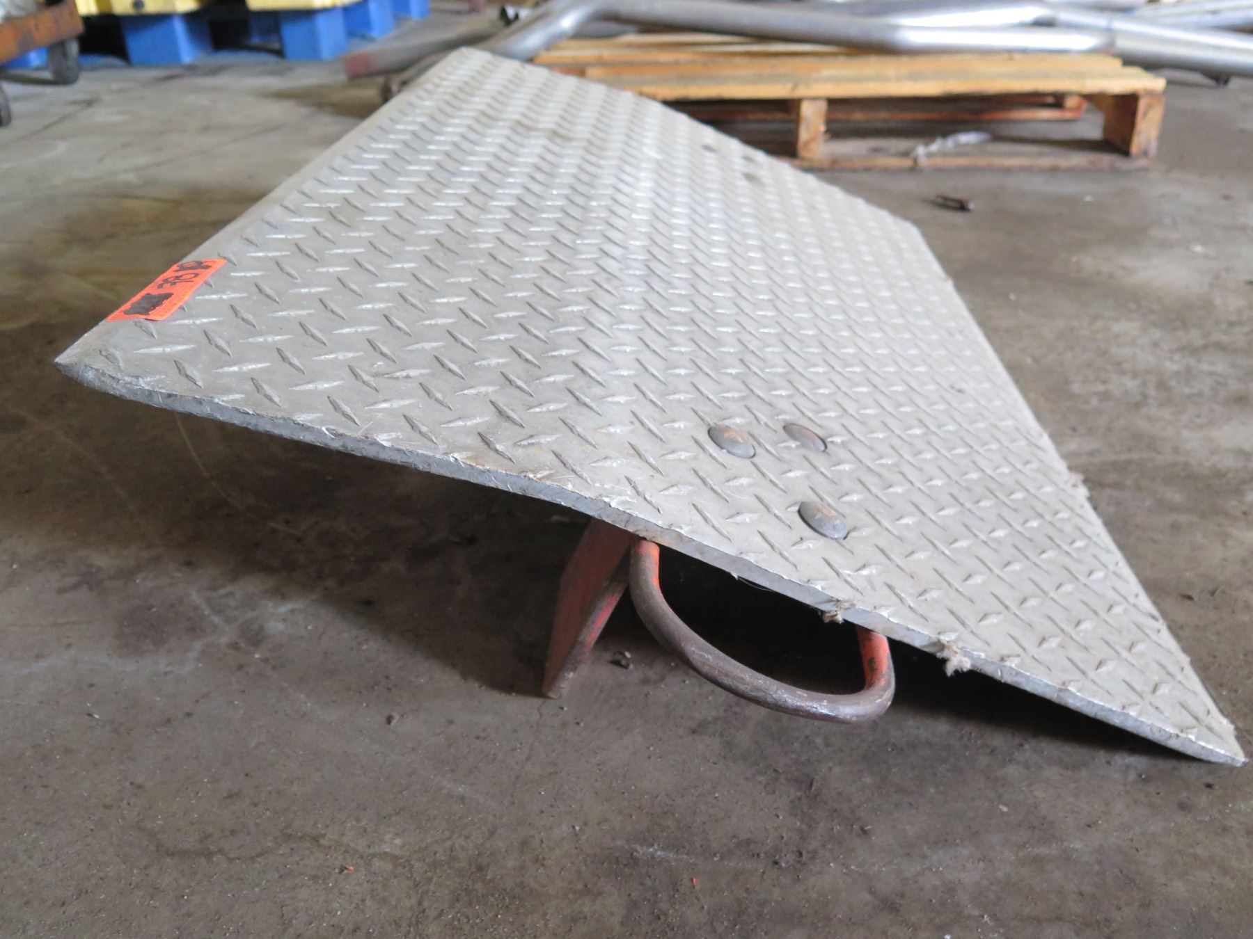 Metal Diamond Plate Ramp 36
