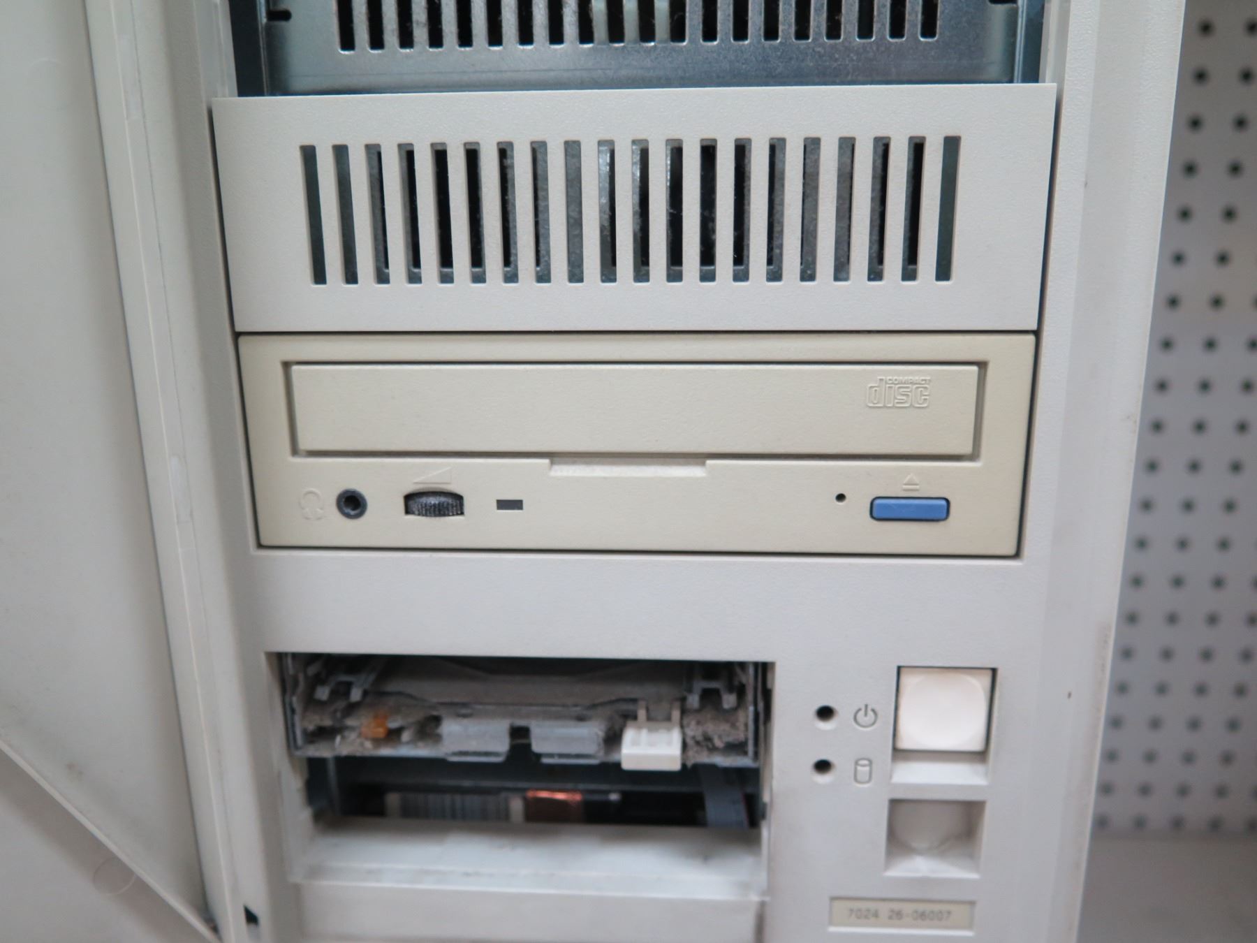 Qty 2 IBM RISC System/600 E20 Unix Server Workstations