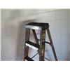 Image 2 : Stanley Metal Step Ladder w/ 6 Stairs, Folding