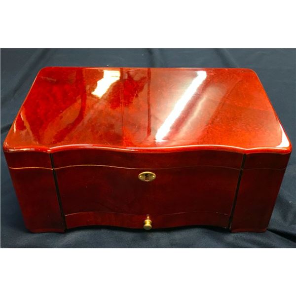 Handsome Lacquered Rosewood Humidor