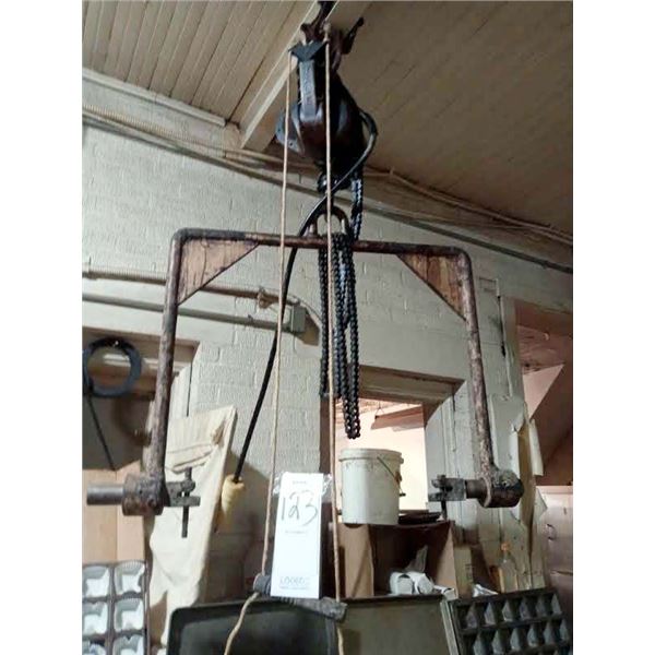 YALE 1 TON CEILING HOIST (WORKS)
