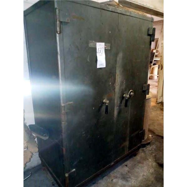 MOSLER FLOOR SAFE ON CASTORS, W/ COMBINATION LOCK