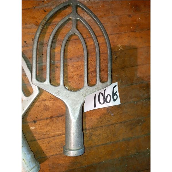 18.5" X 10" ALUMINUM MIXING PADDLE, FITS LOT 106 HOBART MIXER