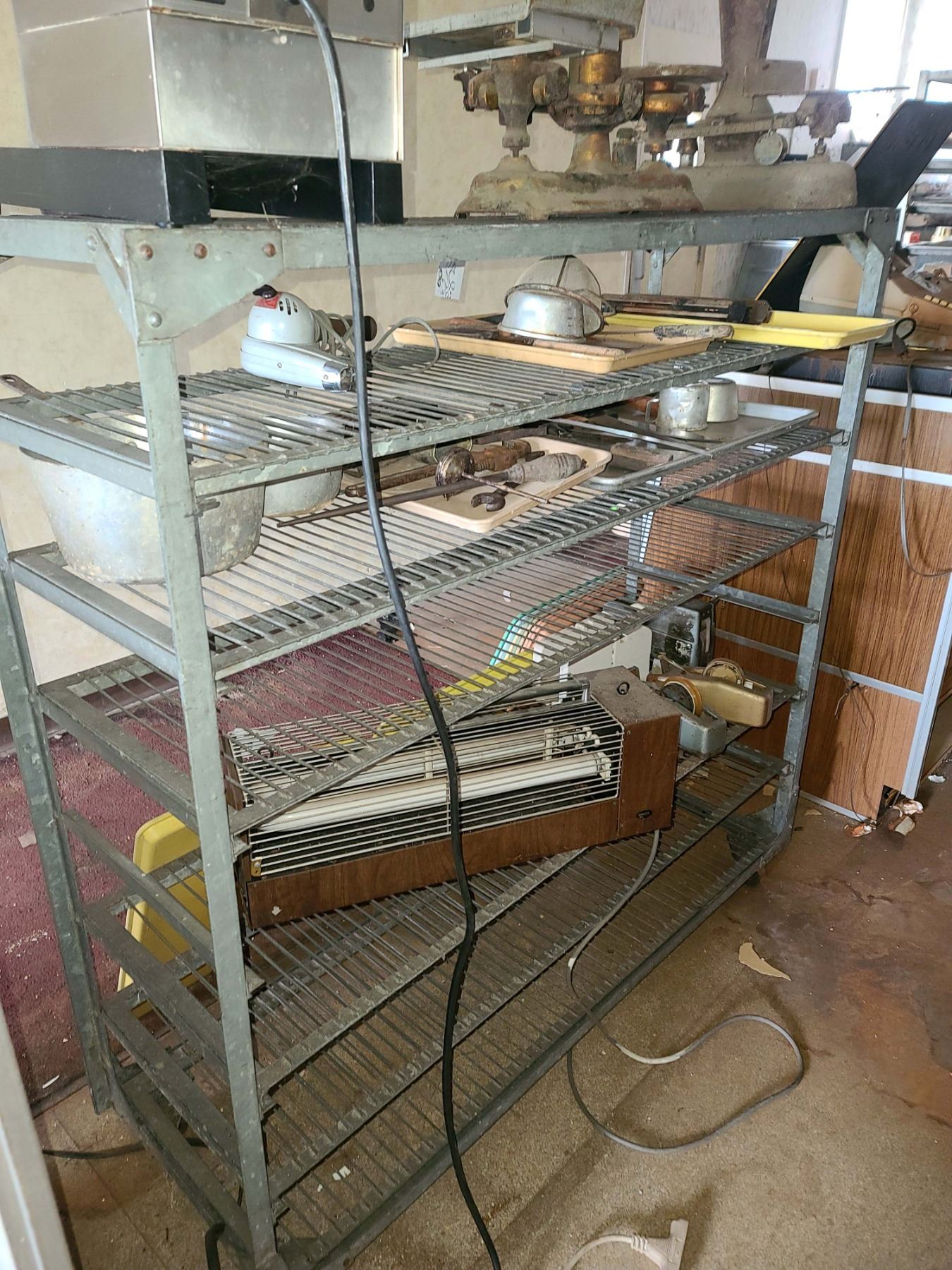 ROLLING METAL 8 TIER COOLING RACK / 57