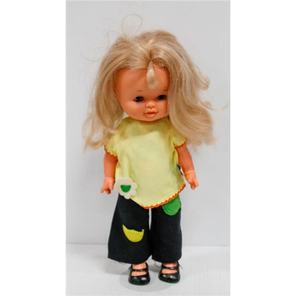 FAMOSA GIRL CHILD RUBBER DOLL, BLONDE W/ YELLOW/ DENIM FLORAL OUTFIT