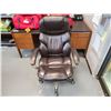 Image 2 : OAK DOUBLE PEDESTAL DESK, OFFICE CHAIR AND 3 GREY 3 TIER PARTS RACKS