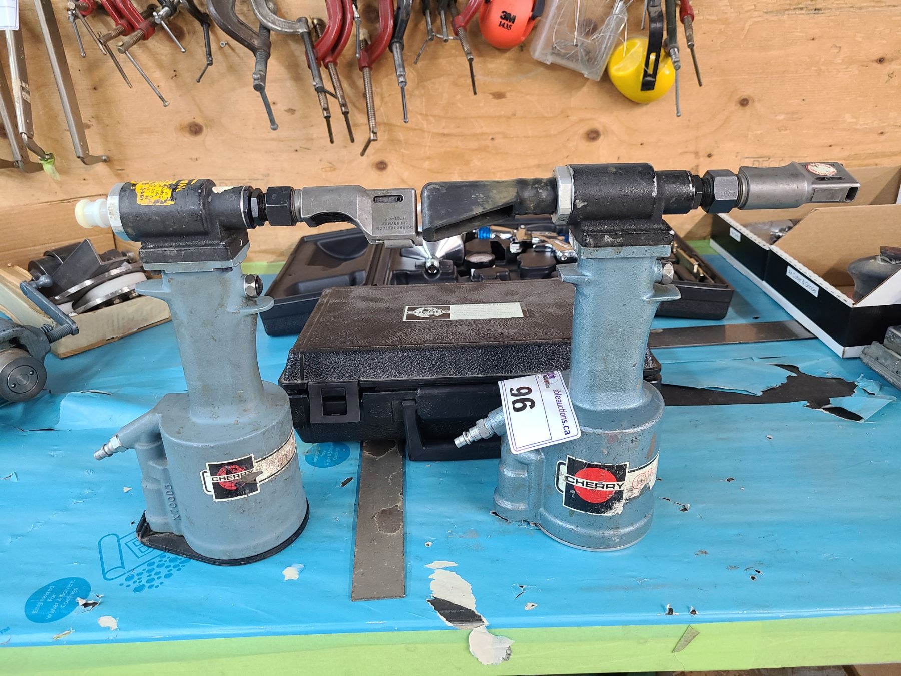 2 CHERRY MAX PNEUMATIC RIVET GUNS, 1 CHERR TEXTRON HAND HYDRAULIC RIVET ...