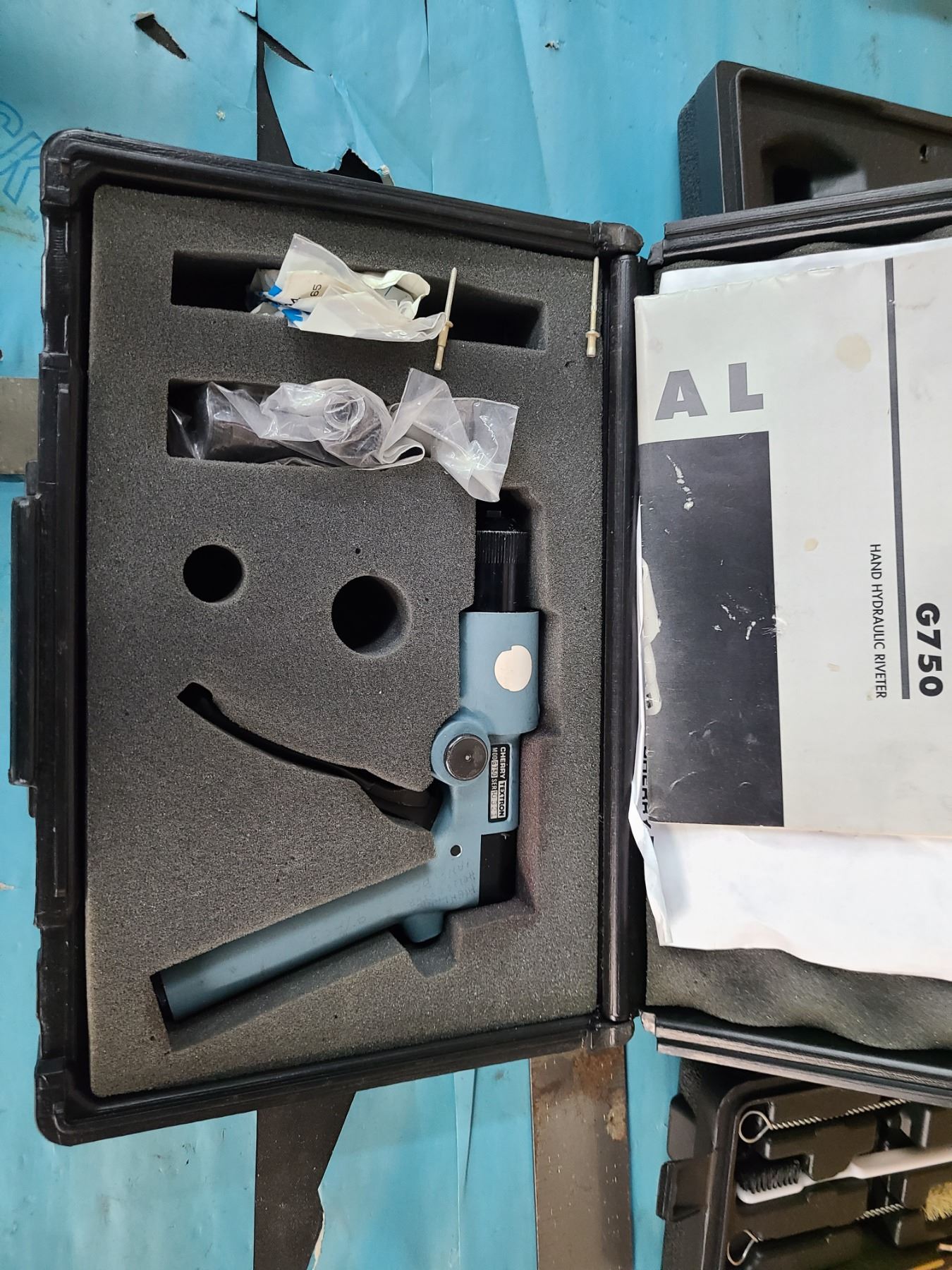 2 CHERRY MAX PNEUMATIC RIVET GUNS, 1 CHERR TEXTRON HAND HYDRAULIC RIVET ...