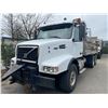 Image 1 : 2005 VOLVO 2DR DUMP TRUCK, SEMI TRACTOR, WHITE, VIN # 4V5KC9GH05N391984