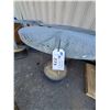 Image 2 : 4 METAL HALF CIRCLE OUTDOOR STANDING TABLES