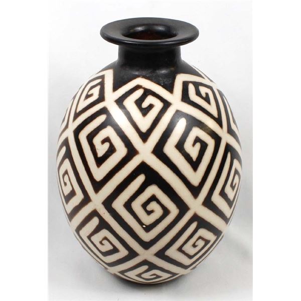 Chulucanas Peru Pottery Vase by Luis Salas