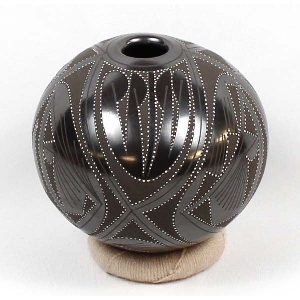 Mata Ortiz Pottery Seed Jar by Efrain L. Andrew