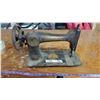 Image 1 : Vintage Singer Sewing Machine