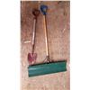 Image 1 : 2 Shovels