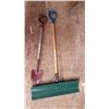 Image 2 : 2 Shovels
