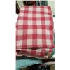 Image 5 : Lot Blankets & Linens