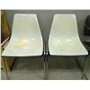 Image 2 : 2 Plastic Chairs