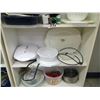Image 3 : 2 Shelves of Contents - Sandwich Press, Platters, Containers