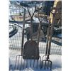 Image 1 : 4 forks & shovel