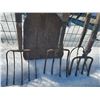 Image 2 : 4 forks & shovel