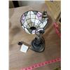 Image 2 : stained glass table lamp (untested)