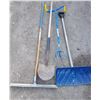 Image 1 : Lot Garden Tools & Squeegee