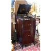 Image 1 : VICTOR 1923 VICTROLA RECORD PLAYER