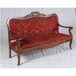CIRCA 1900 AMERICAN GOLDEN OAK CARVED SETTEE