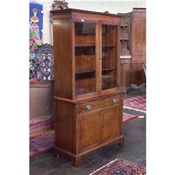 DREXEL HEPPLEWHITE STYLE MAHOGANY CHINA CABINET