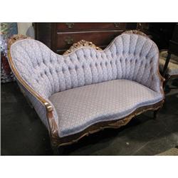 VICTORIAN 19TH CENTURY CARVED WALNUT SETTEE