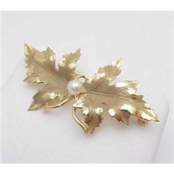 Leaf pin with center pearl