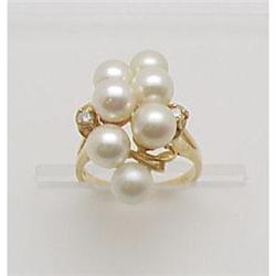 Pearl cluster ring