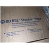 Image 4 : 3 pallet of medical devices including petry dishes