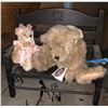 Image 2 : Two bear toys on a bench