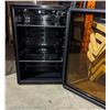 Image 2 : Magic Chef bar fridge - 32" H x 21" W