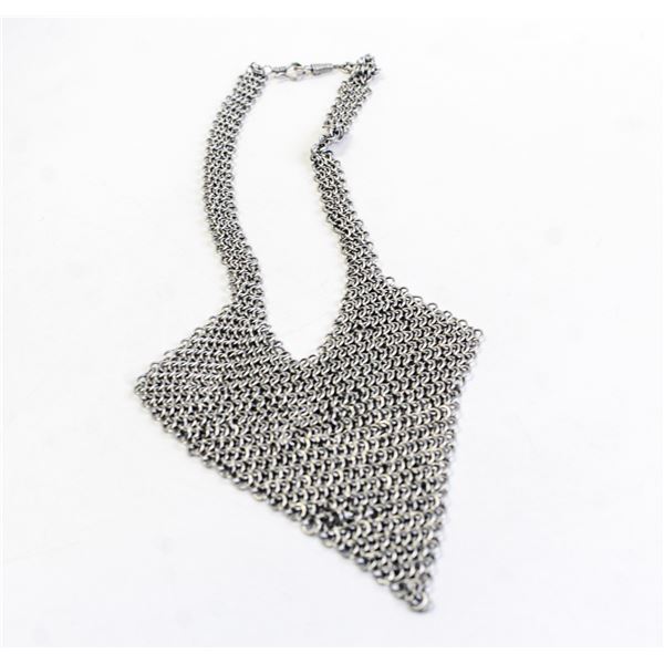 TRIANGULAR CHAIN MAIL BIB NECKLACE
