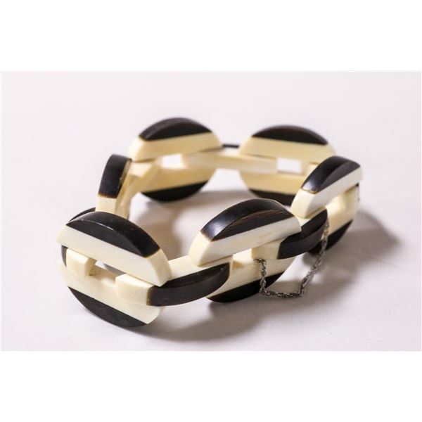 BLACK AND WHITE 1960S PLASTIC BRACELET