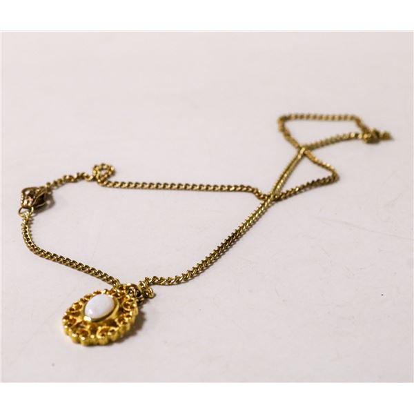 16" GOLD TONE CHAIN WITH WHITE STONE PENDANT