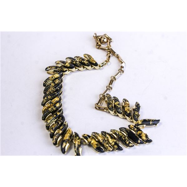 BLACK AND GOLD TONE NECKLACE