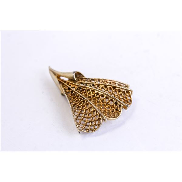 FINE GOLD TONE FILIGREE FAN BROOCH